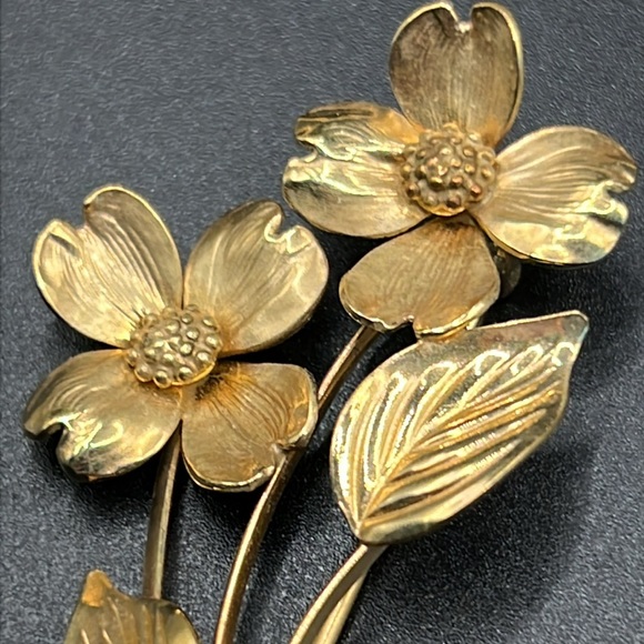 Vintage HSB 12k GF dogwood flower brooch - Picture 2 of 5